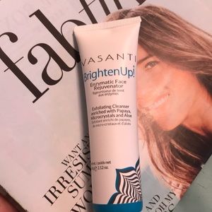 brighten up! Exfoliating cleanser